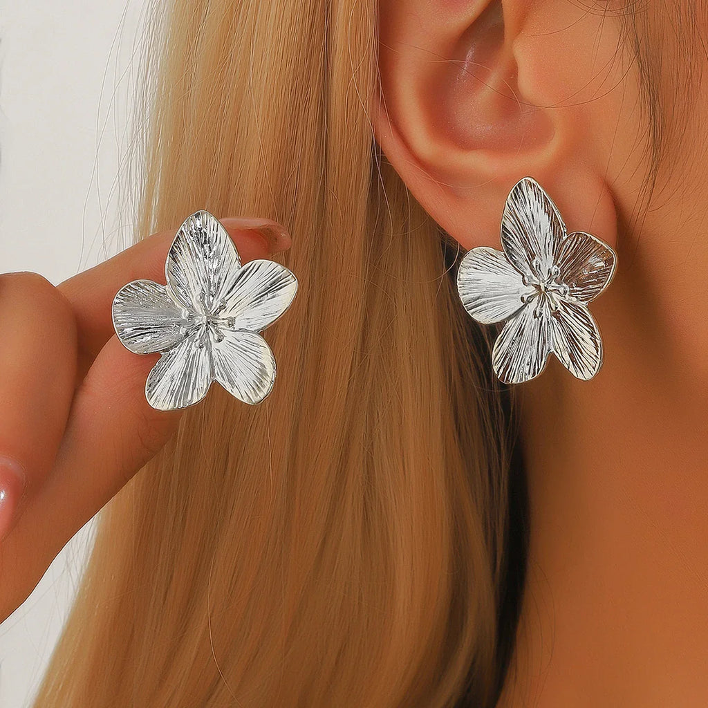 Aretes de botón Flor de cinco pétalos plata