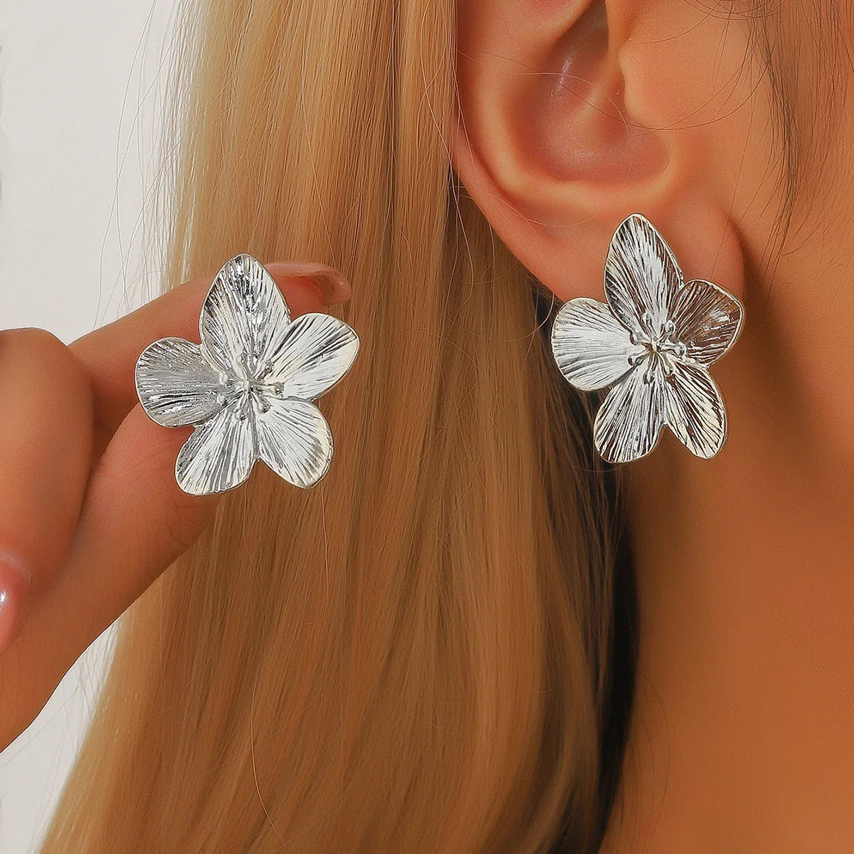 Aretes de botón Flor de cinco pétalos plata