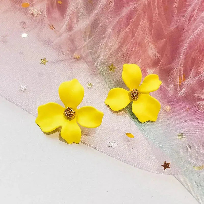 Aretes de Botón Flor de Cuatro Pétalos amarillo