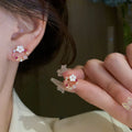 Aretes de botón con flores y perlas rosas 