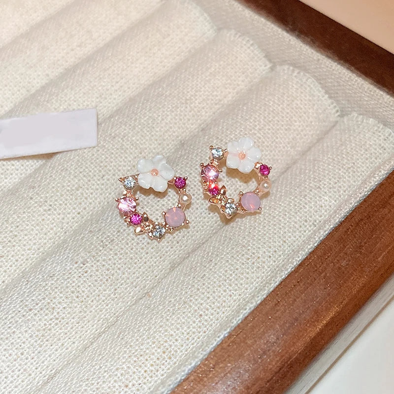 Aretes de botón con flores y perlas rosas 
