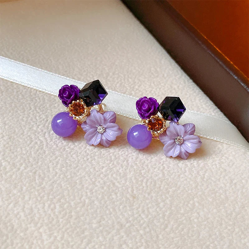Aretes de botón con flores y perlas violetas 1