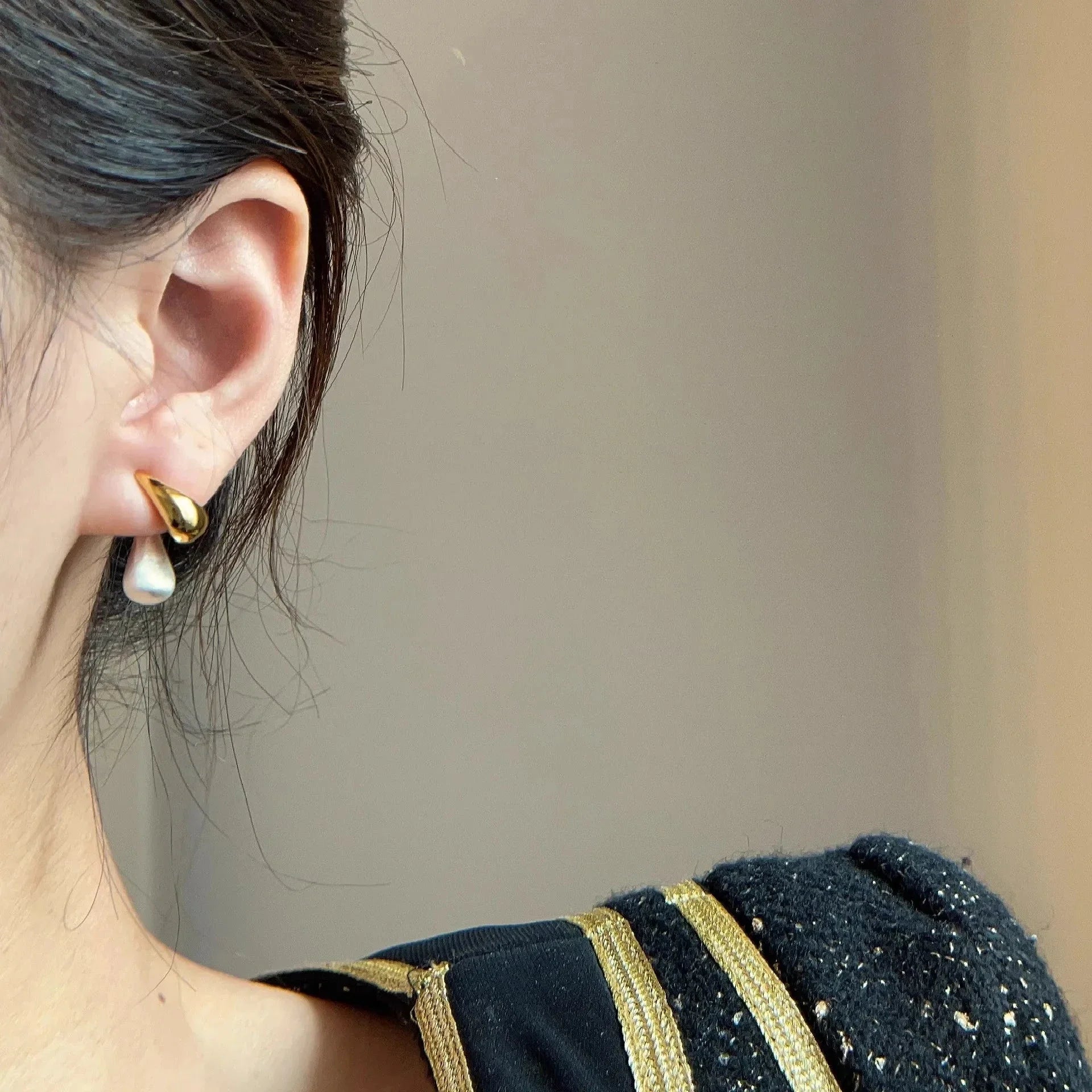 Aretes de Botón Gota de Agua