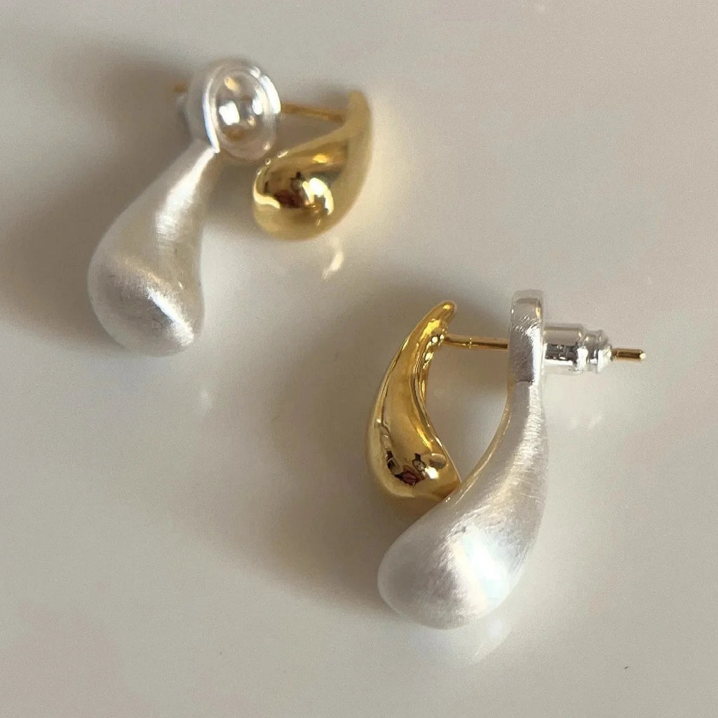 Aretes de Botón Gota de Agua