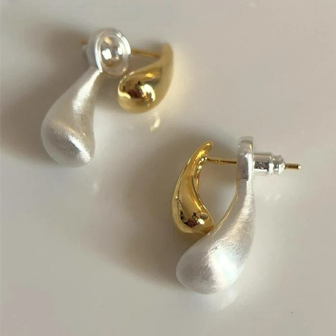 Aretes de Botón Gota de Agua