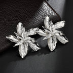Aretes de botón Flor Grande Asimétrica plata
