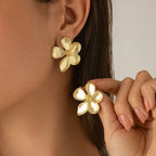 Aretes de Botón Flor Grande Dorada
