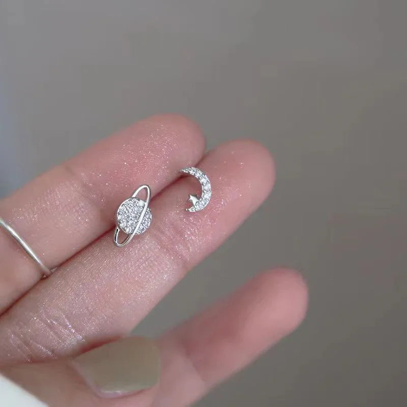 Aretes de botón Luna y Esfera en Zirconia plateada