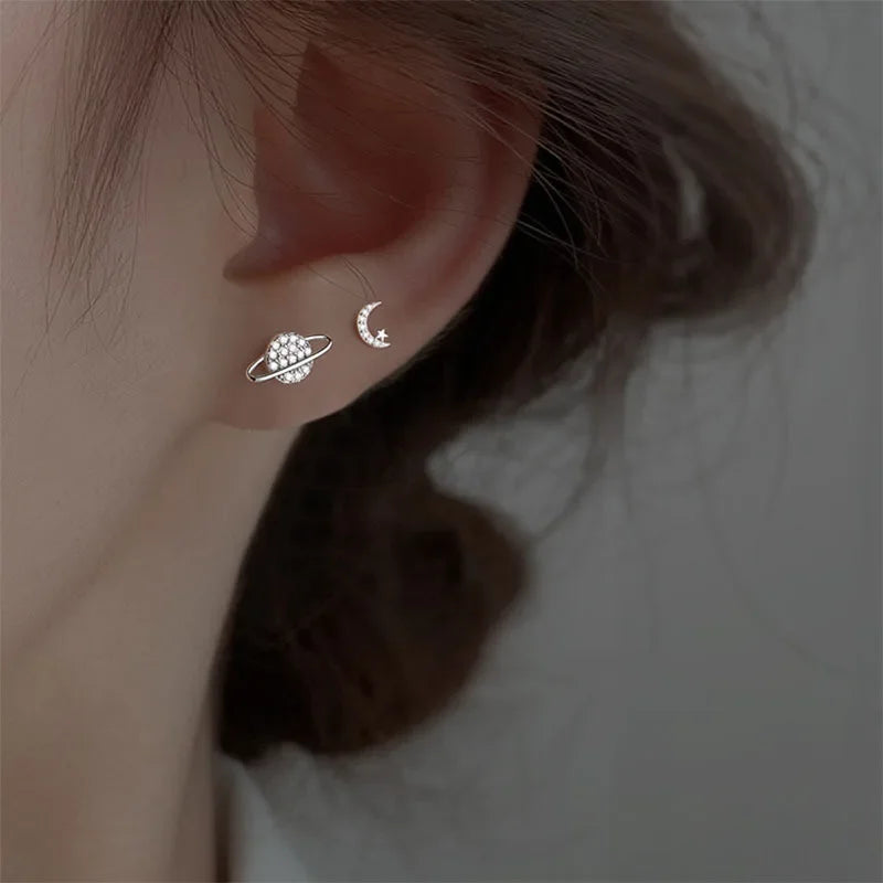 Aretes de botón Luna y Esfera en Zirconia plateada