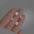 Aretes de botón Luna y Esfera en Zirconia dorada