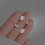 Aretes de botón Luna y Esfera en Zirconia dorada