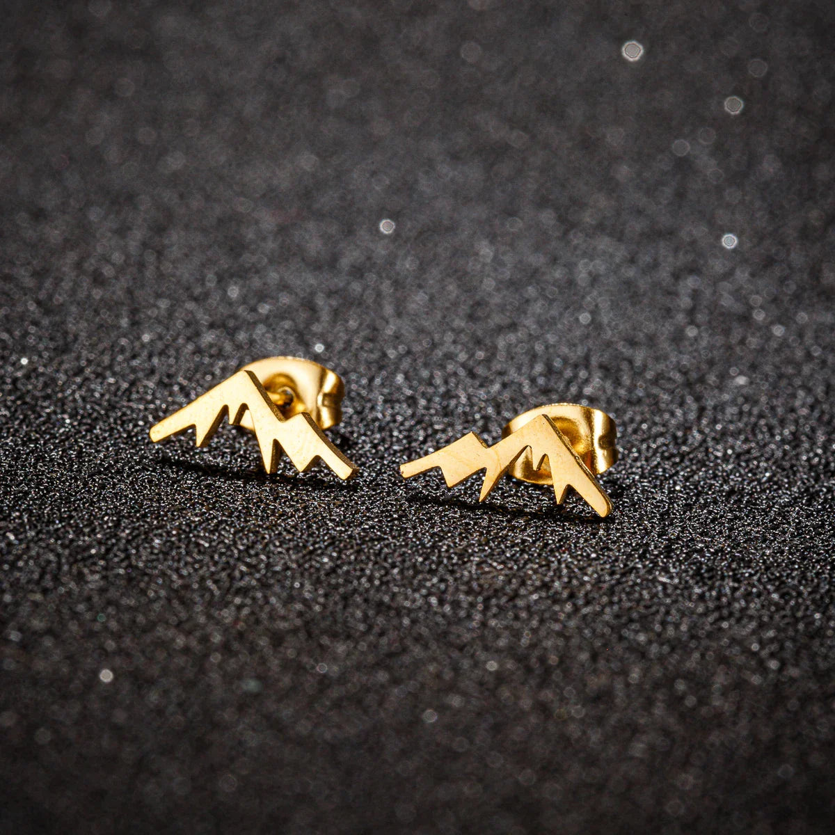 Aretes de Montaña tipo Clavo para Mujer u Hombre en oro