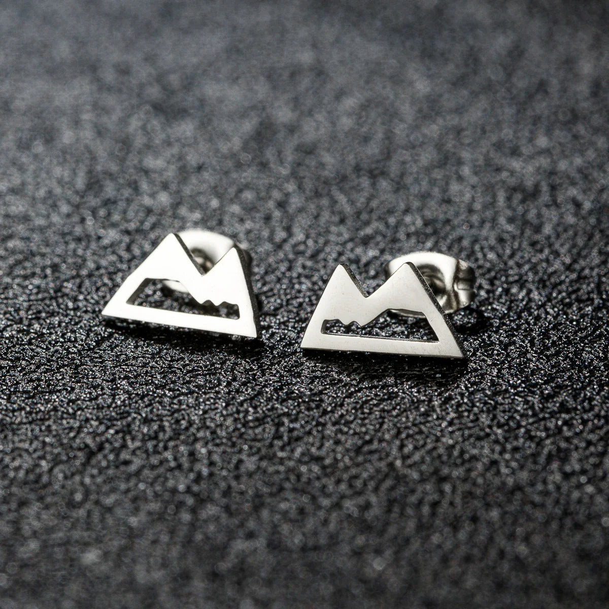 Aretes de Montaña Minimalistas de Botón en plata