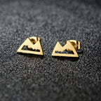 Aretes de Montaña Minimalistas de Botón en oro