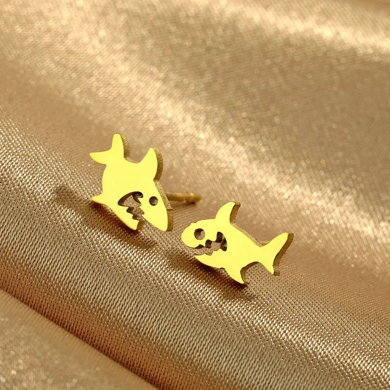 Aretes de Clavo Tiburón en oro