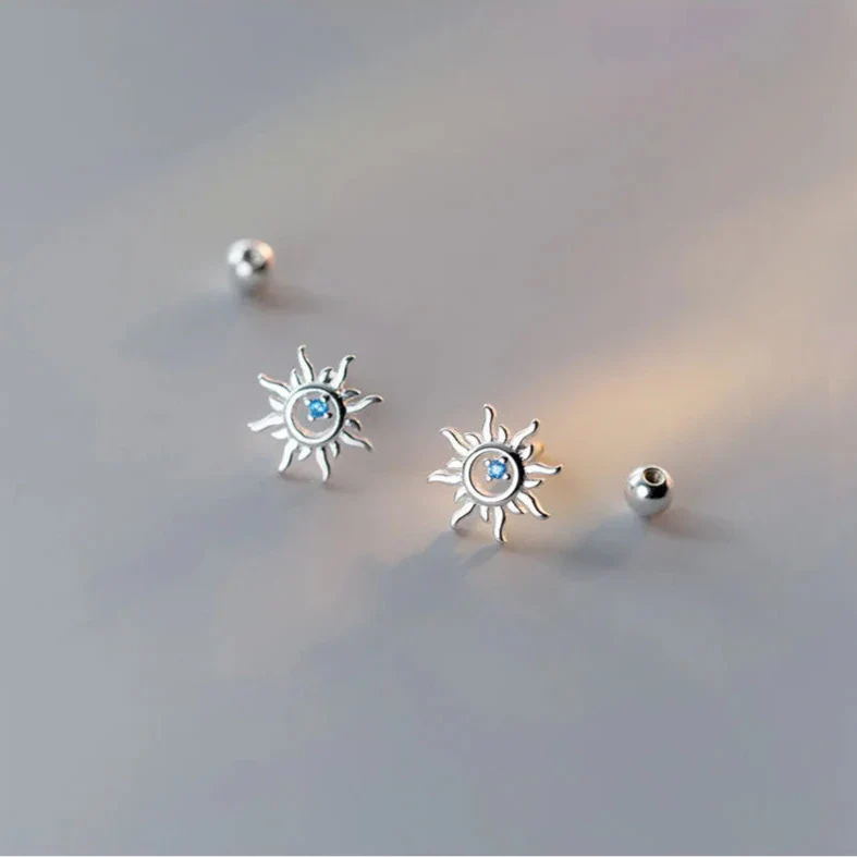 Aretes de botón Sol con Zirconia