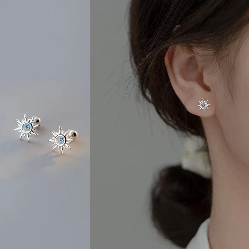 Aretes de botón Sol con Zirconia