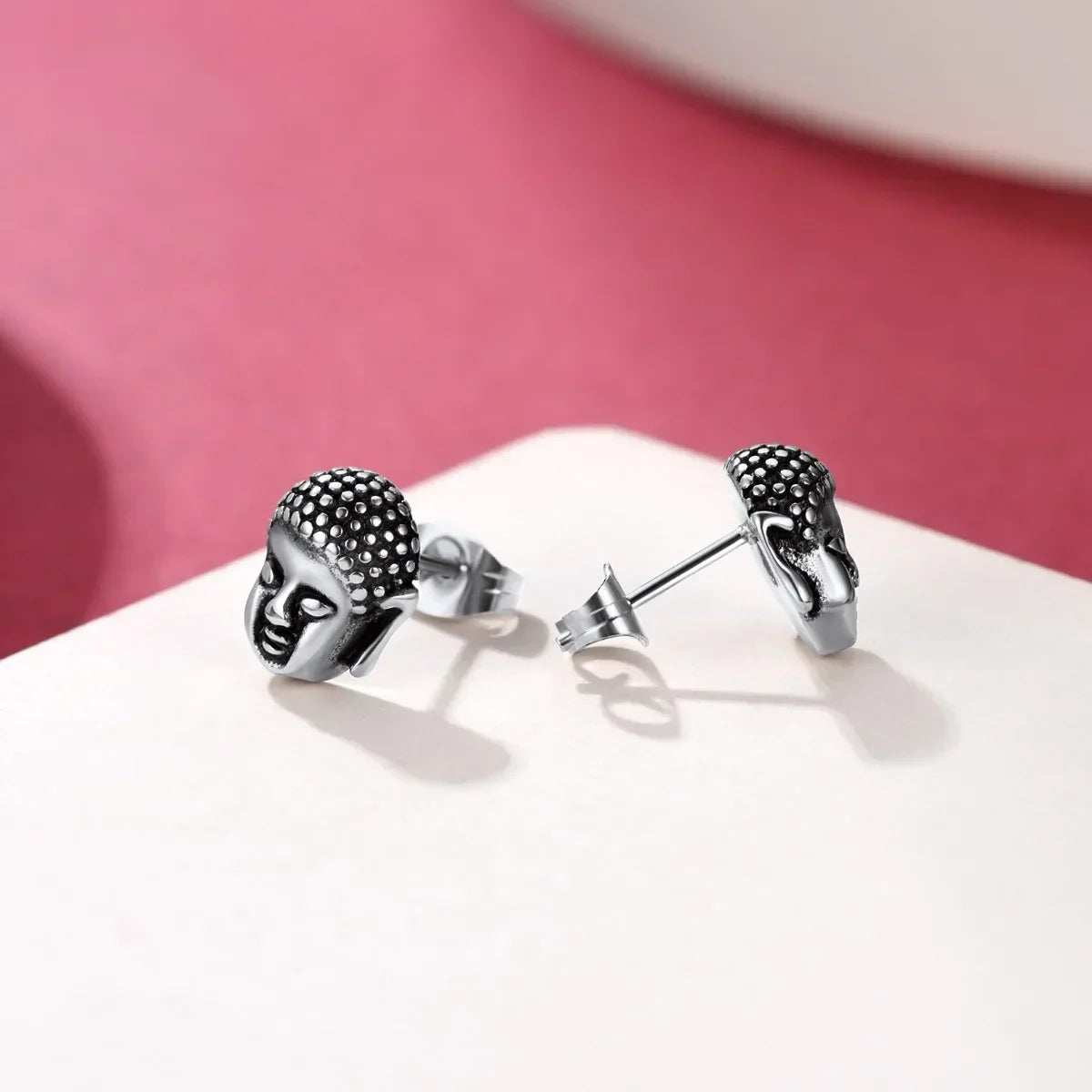 Aretes de botón Cabeza de Buda plata