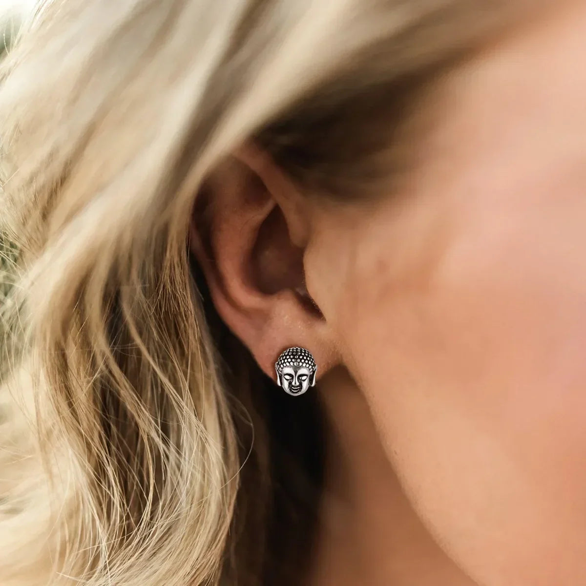 Aretes de botón Cabeza de Buda plata