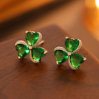 Aretes de Clavo Trébol de 3 Hojas Verde Esmeralda y Circonio plata