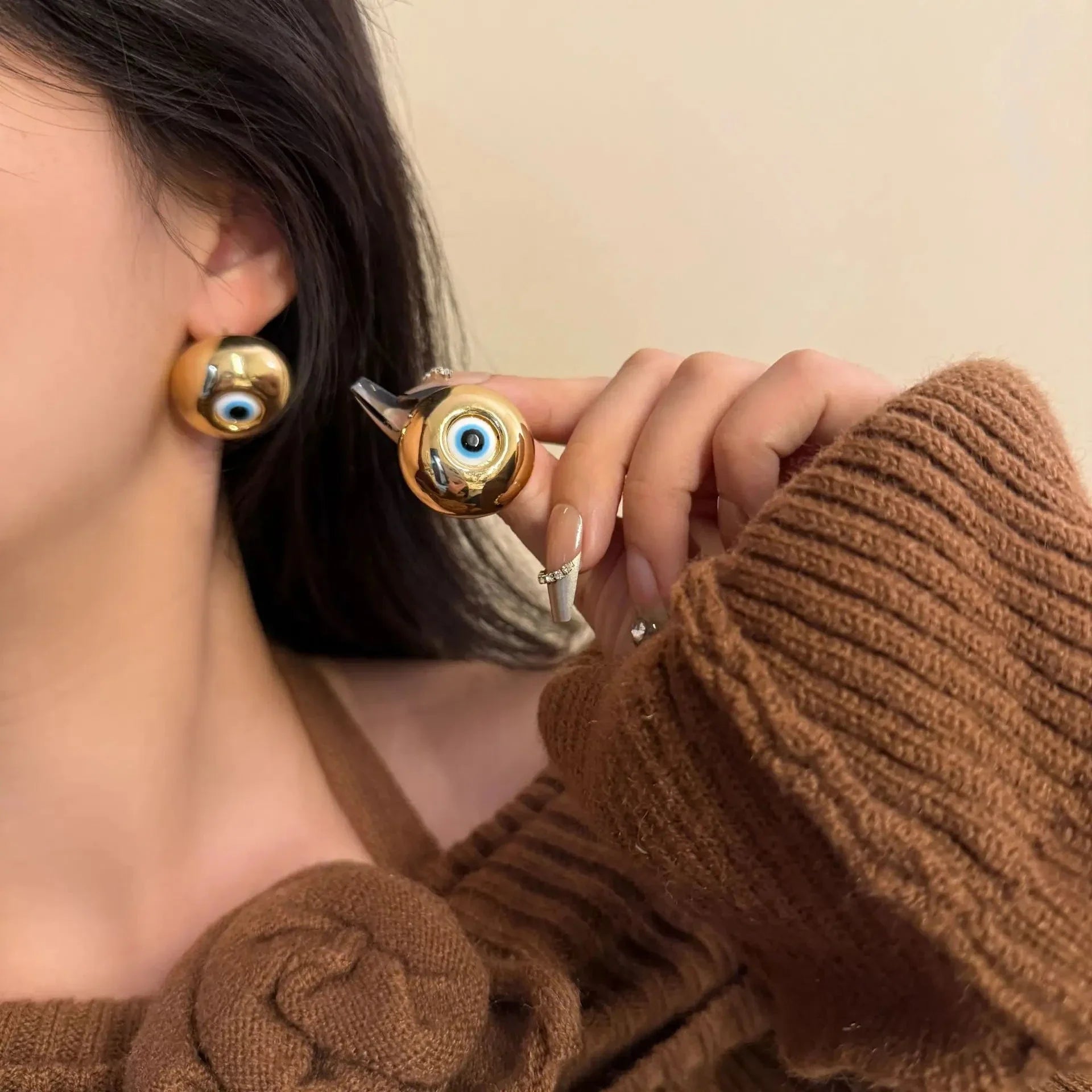 Aretes de botón vintage contra el mal de ojo en oro