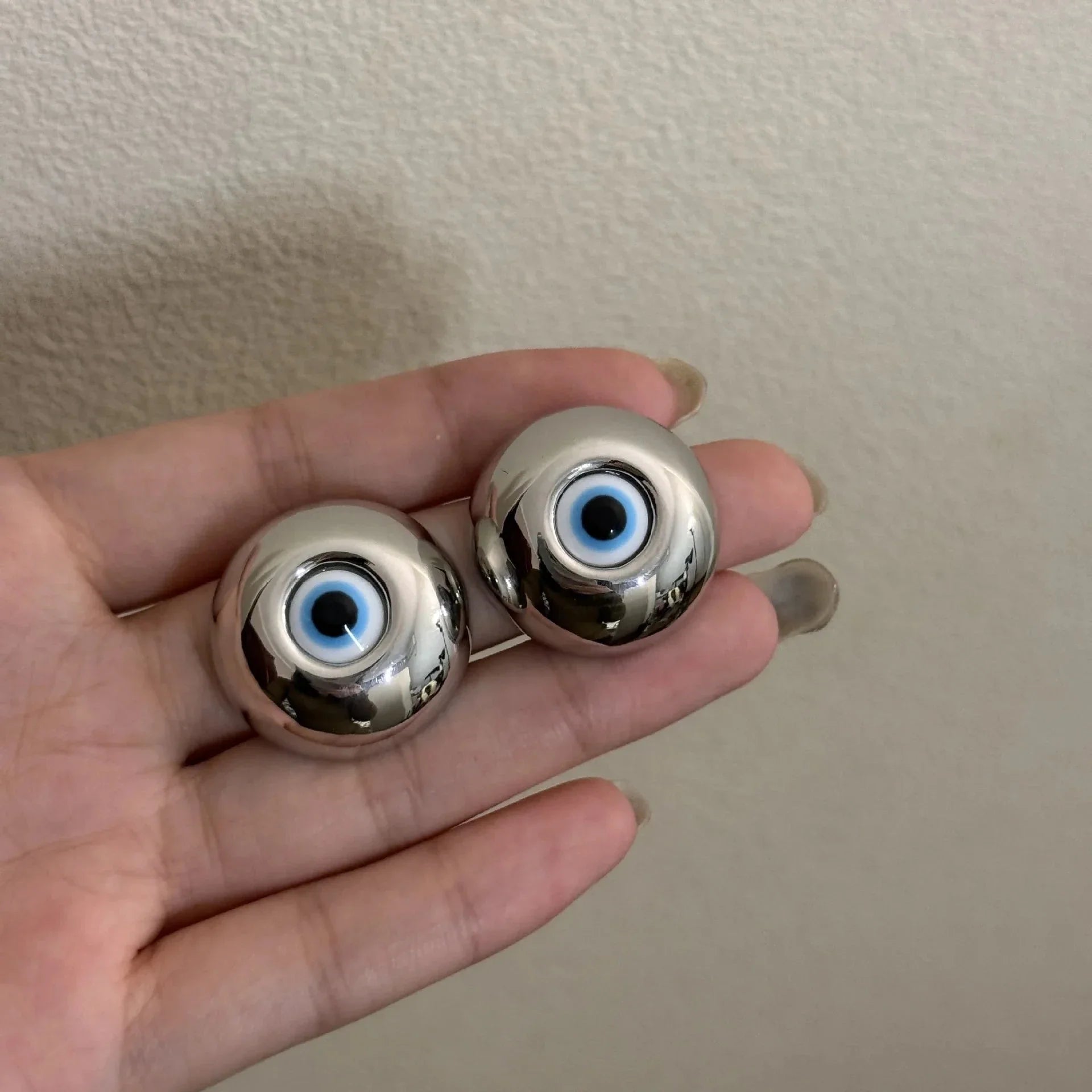 Aretes de botón vintage contra el mal de ojo en plata