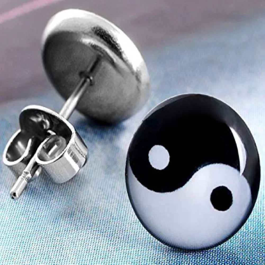Aretes de Clavo Yin Yang Negro y Blanco