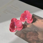 Aretes de botón con flor de cuatro pétalos rojos