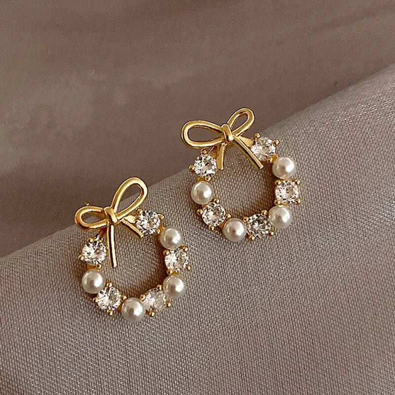 Aretes Aros con Perlas y Lazo de Mariposa