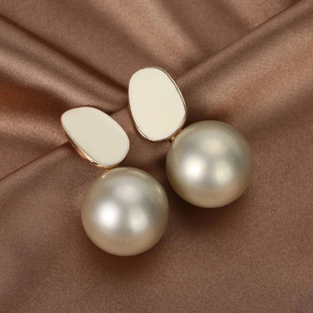 Aretes de Estilo Retro con Perlas Blancas beige