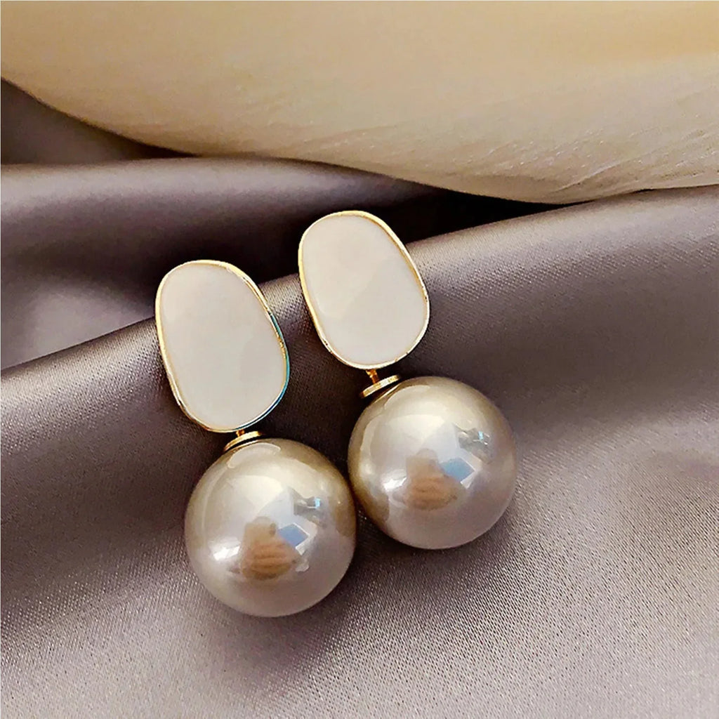 Aretes de Estilo Retro con Perlas Blancas beige