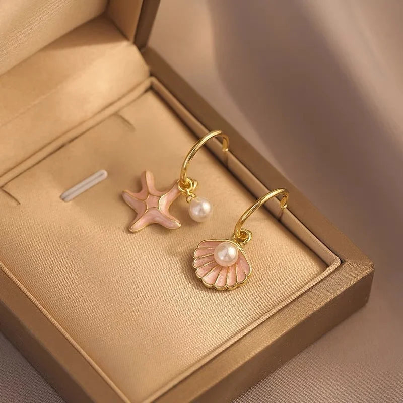 Aretes esmaltados con concha y perla rosa