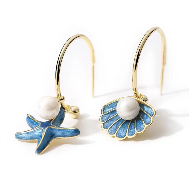 Aretes esmaltados con concha y perla azul