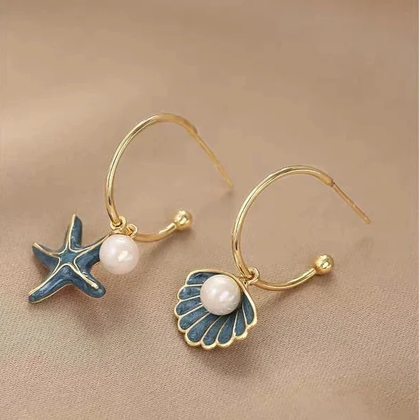 Aretes esmaltados con concha y perla azul