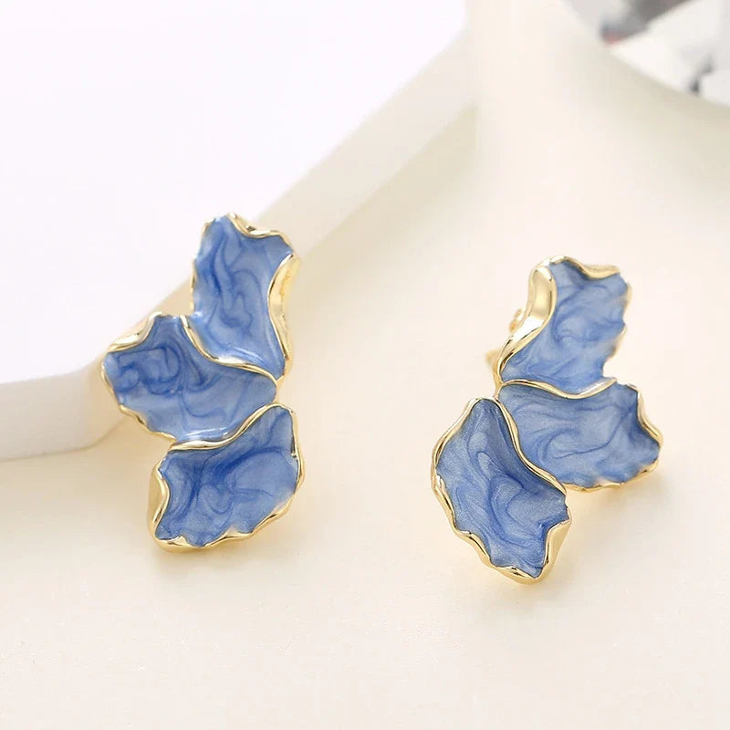 Aretes de Media Flor con Pétalos Azules