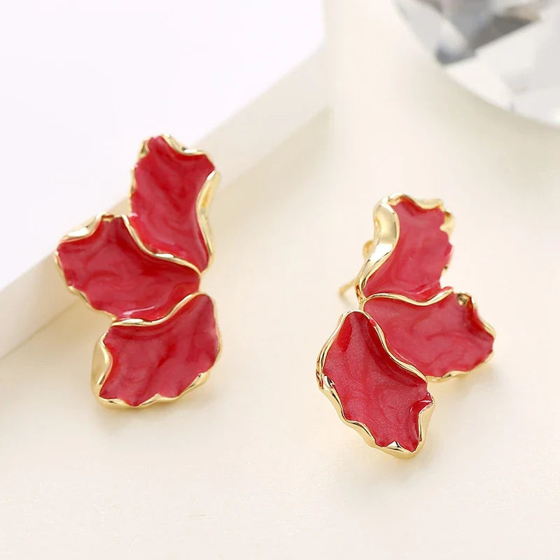 Aretes de Media Flor con Pétalos Rojos