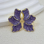 Aretes de Media Flor con Pétalos Violetas