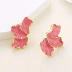 Aretes de Media Flor con Pétalos Rosas