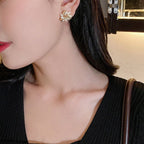 Aretes Flor Dorada para Mujer
