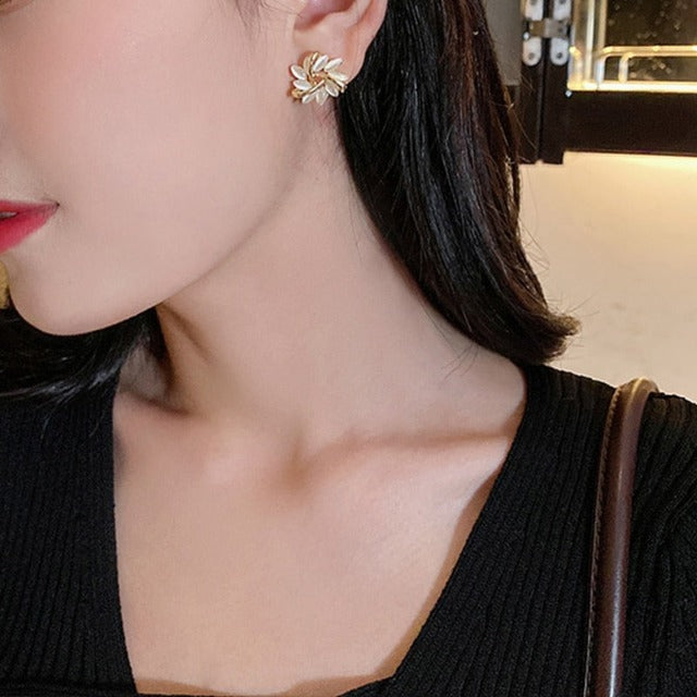 Aretes Flor Dorada para Mujer