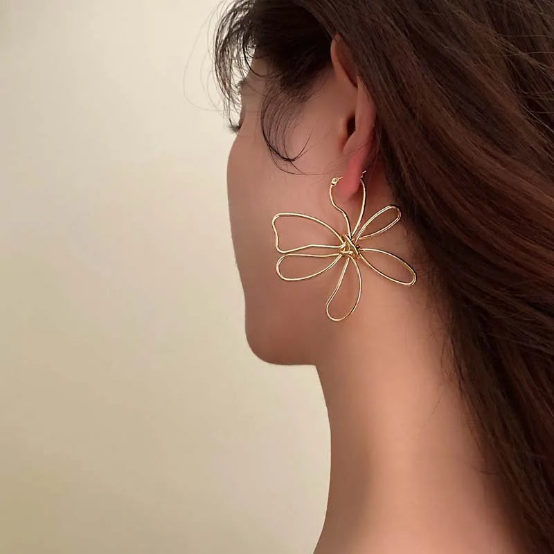 Aretes de Flores Vintage Asimétricas de Oro
