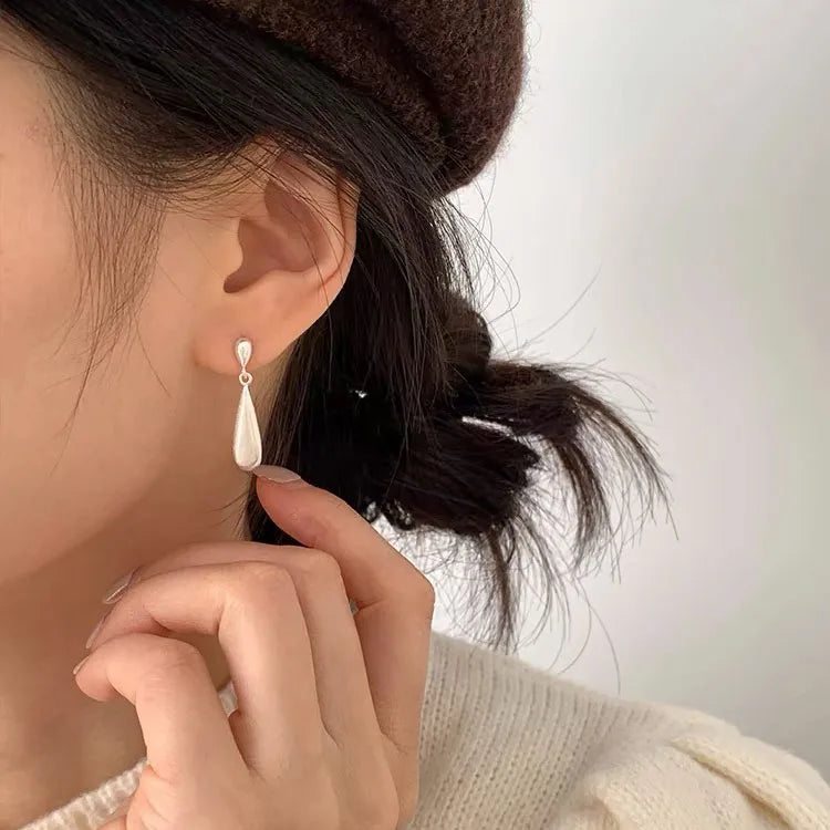 Aretes de Botón Gota de Agua en Circonio Blanco 