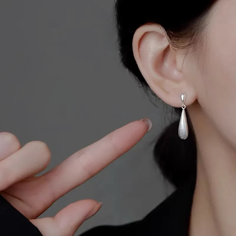 Aretes de Botón Gota de Agua en Circonio Blanco 