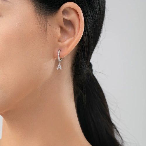 Aretes de argolla con inicial a