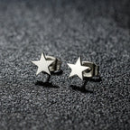 Pendientes ligeros con tachuela de estrella en plata