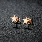 Pendientes ligeros con tachuela de estrella en oro rosa