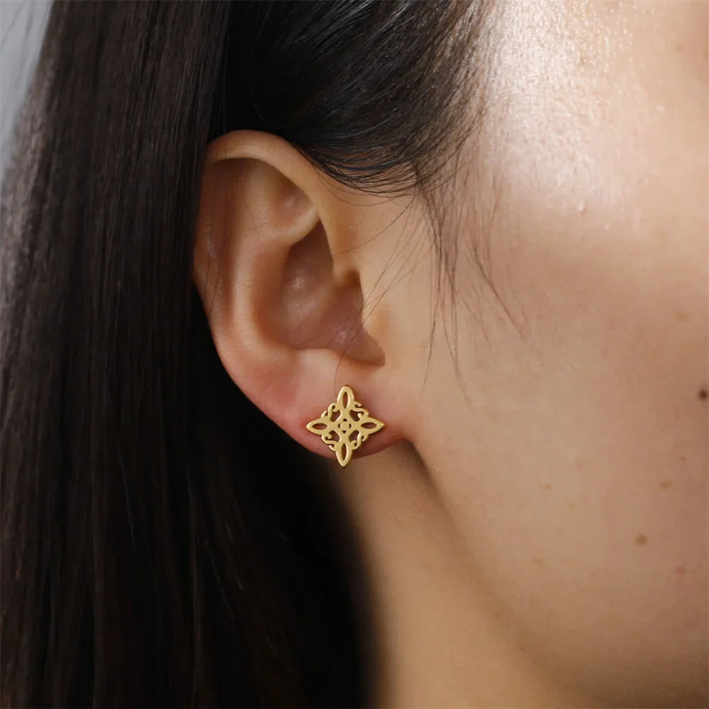 Aretes Nudo de Bruja Clavos de Protección Mujer Wicca oro