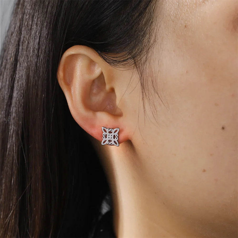 Aretes Nudo de Bruja Clavos de Protección Mujer Wicca plata