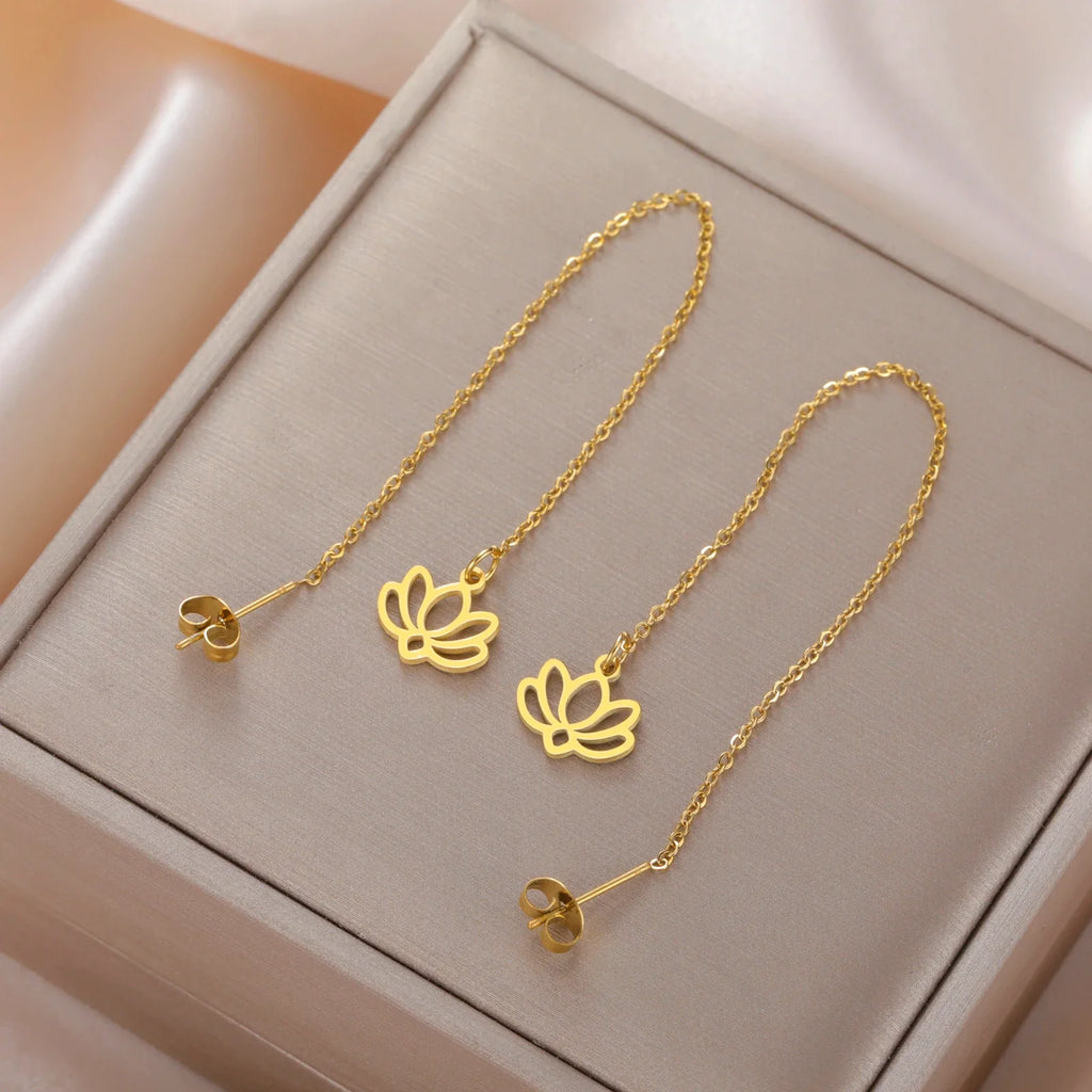 Aretes Colgantes con Delicada Flor de Loto oro