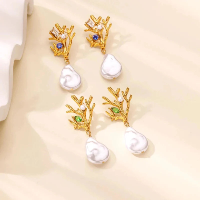 Aretes Colgantes de Coral con Perla y Circonio verde